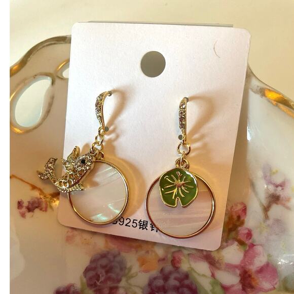 NWT MOP Fish Lily Pad Pierced Earrings - Picture 1 of 11